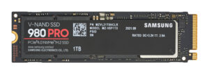 Samsung 980 PRO PCIe 4.0 NVMe SSD meghajtó felülnézetből