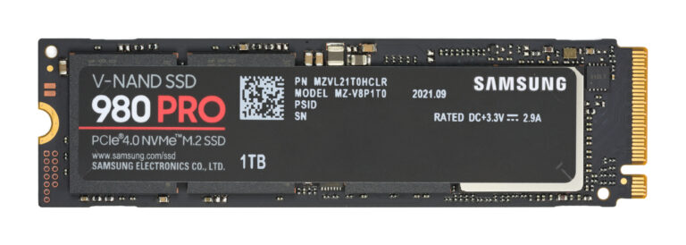 Samsung 980 PRO PCIe 4.0 NVMe SSD meghajtó felülnézetből